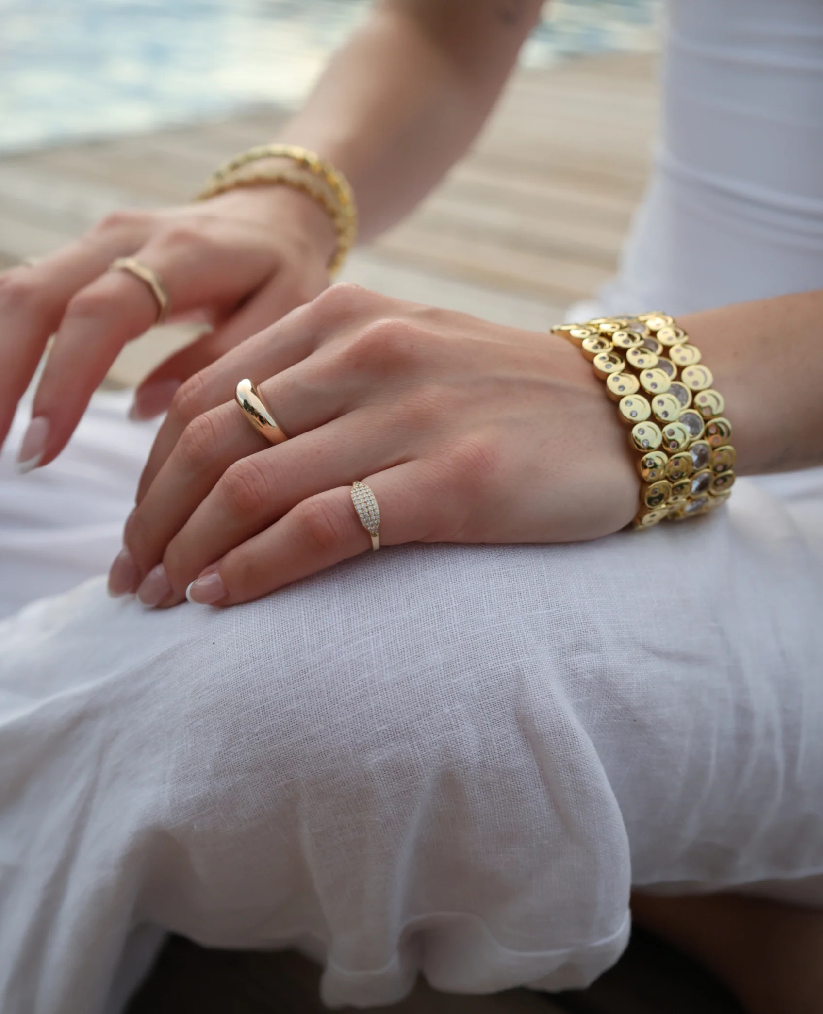 THE PAVÉ SIGNET RING - Image 4