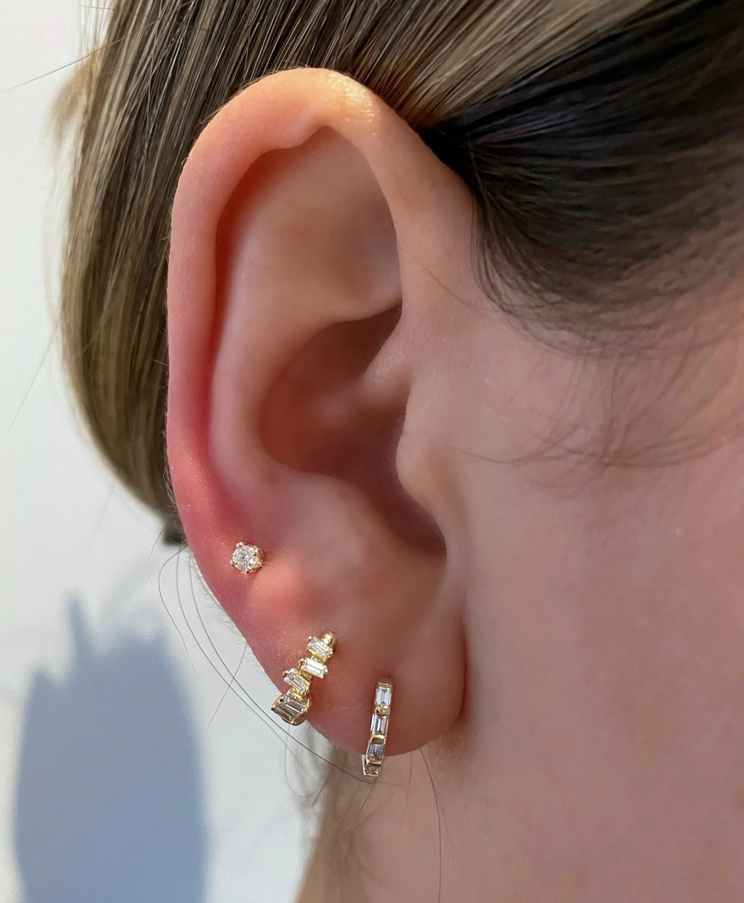E029 'SMALL DIAMOND STUDS' - Image 3