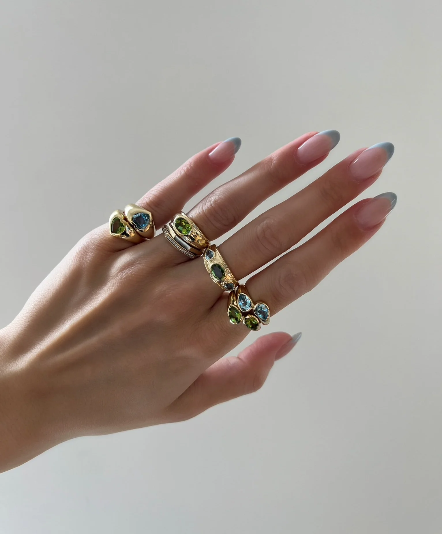 THE BEZEL HEART SIGNET RING - Image 12