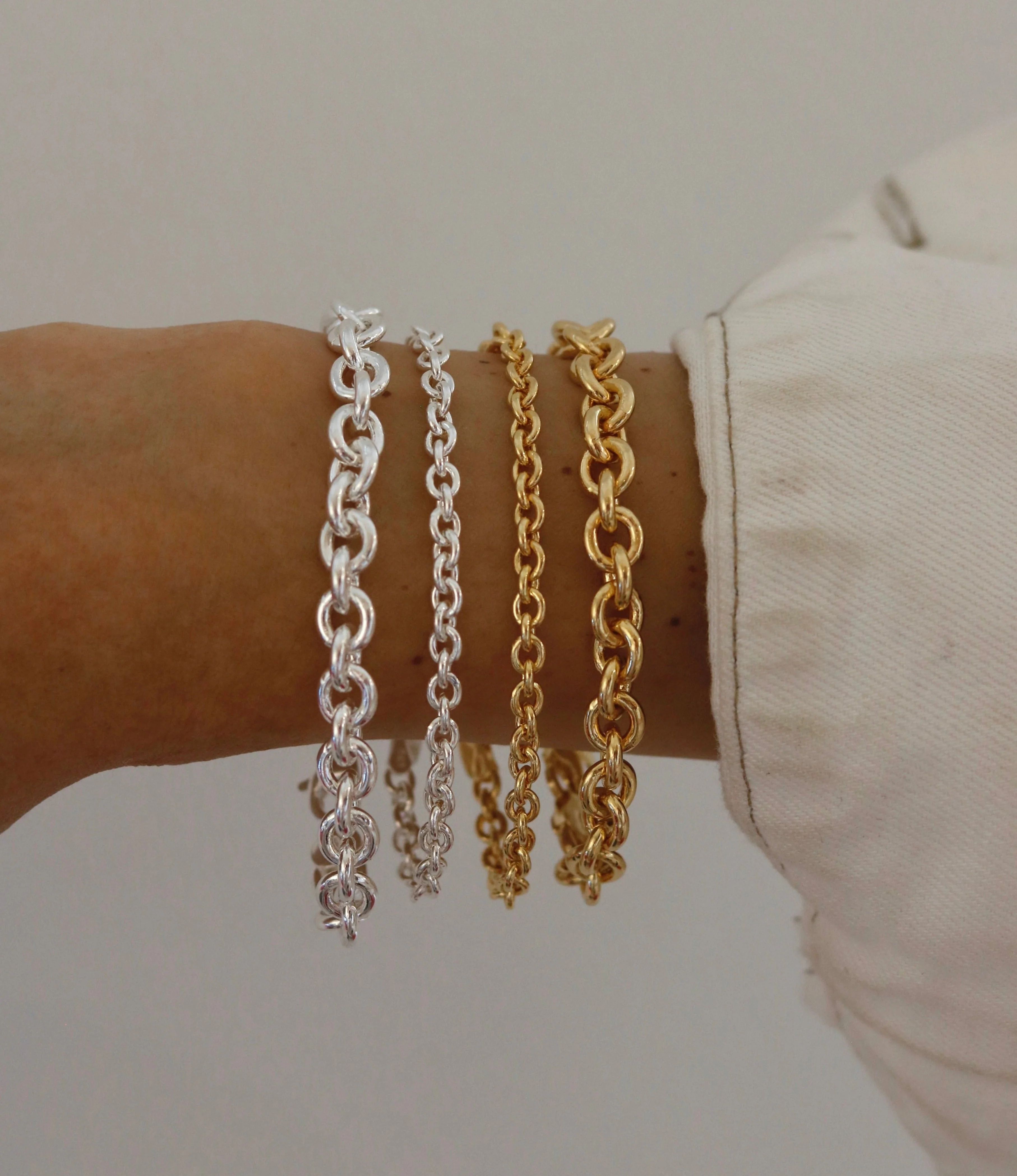 THE MINI ROLO CHAIN BRACELET - Image 9