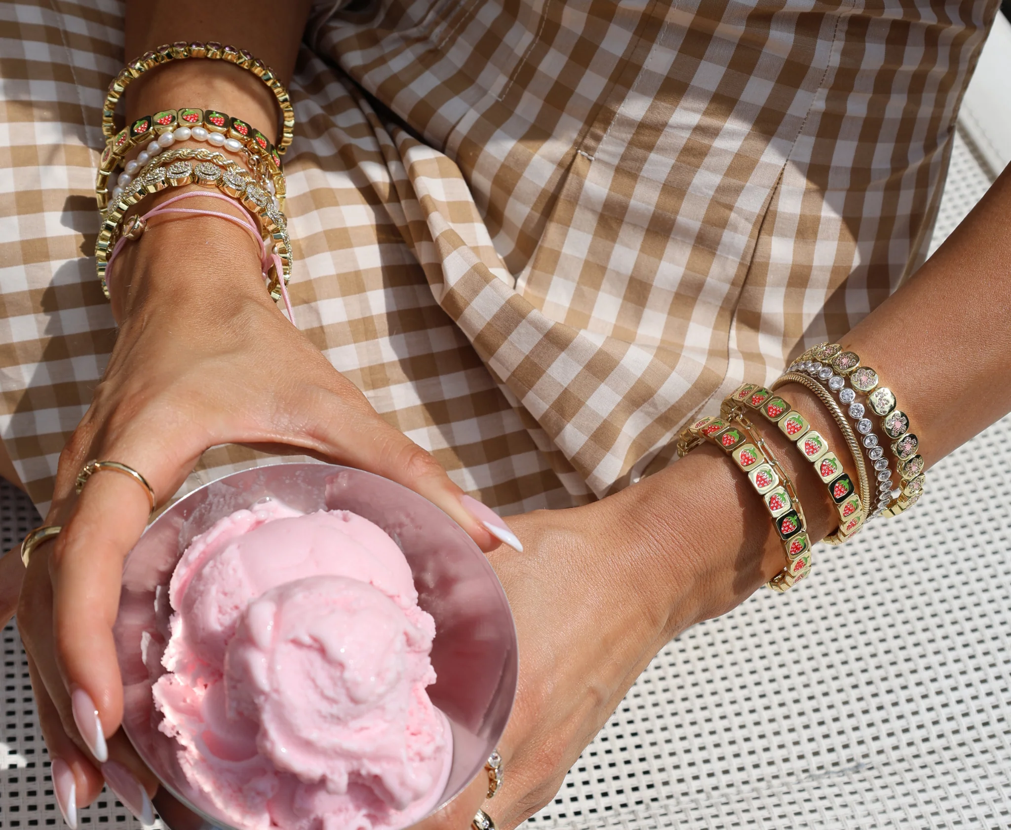 THE STRAWBERRY BRACELET - Image 4